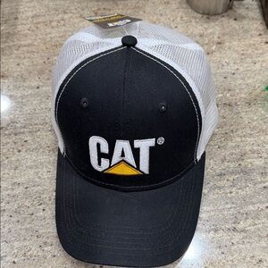 NWT CAT Caterpillar Work wear  Black and White Trucker Hat